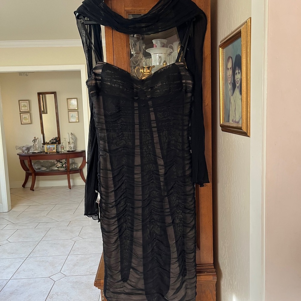Alberto Makali Black ruched silk sheath cocktail Dress with shawl knee length
